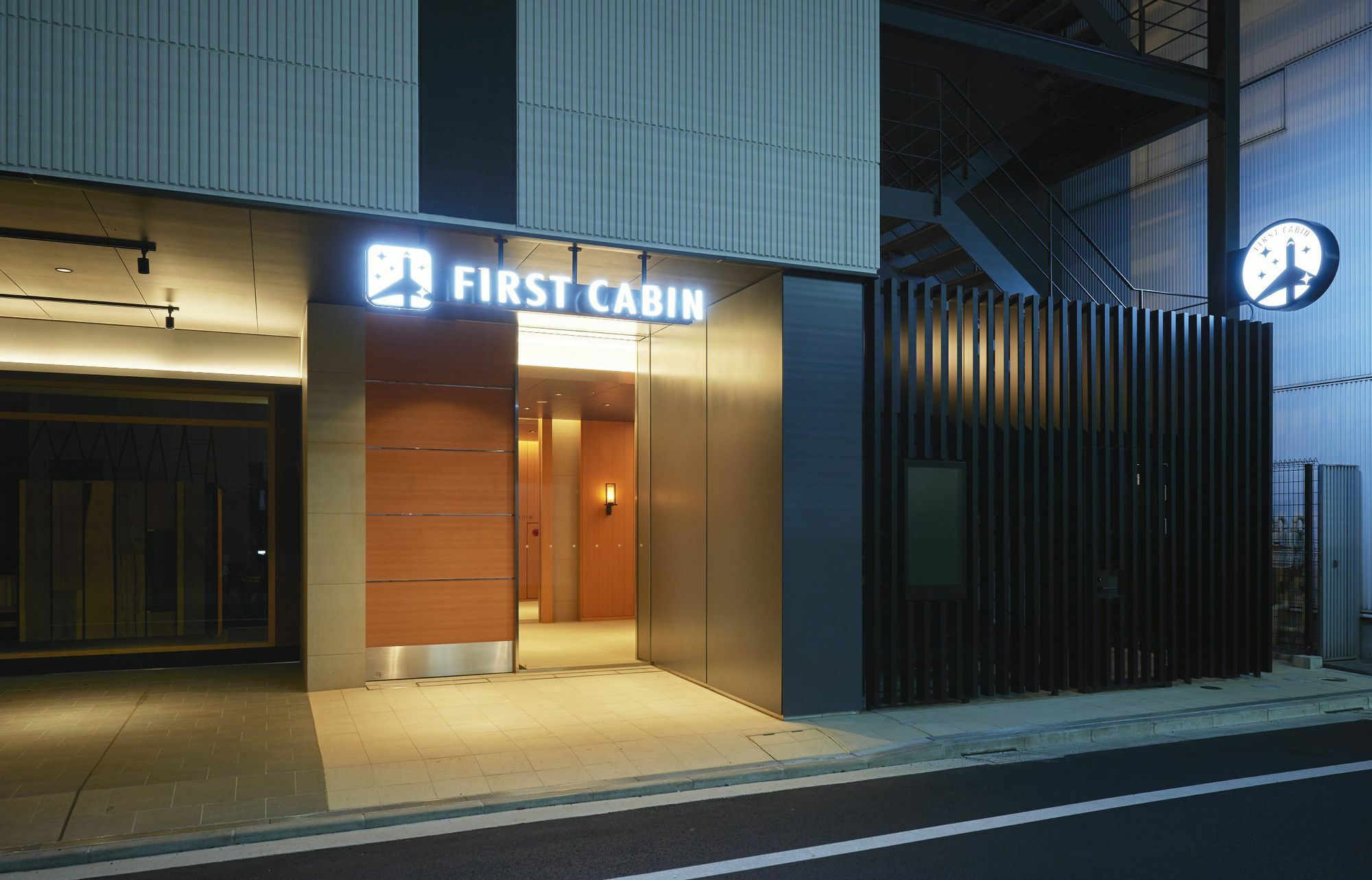 First Cabin Kyobashi Tokyo Exterior photo